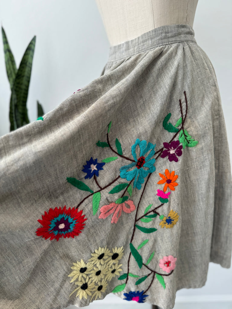1050's Vintage embroidered skirt