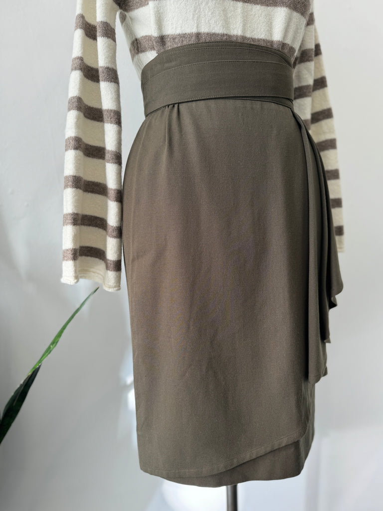 Designer ESCADA skirt waist “28”