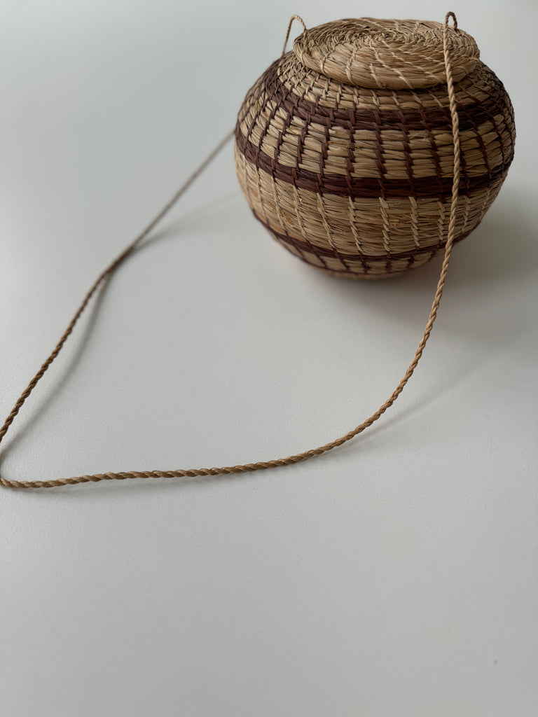 Vintage woven round purse