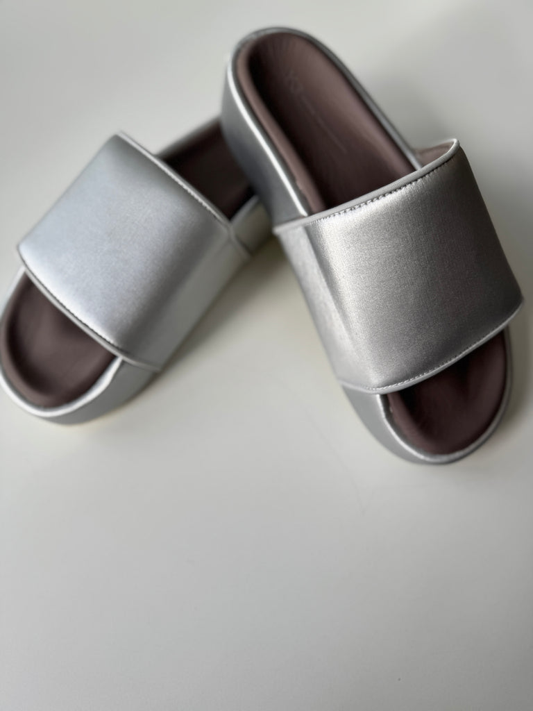 Yohji Yamamoto adidas silver slides size 9