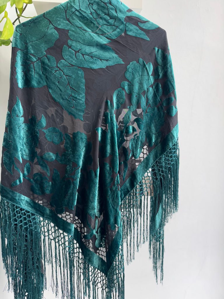 Velvet shawl