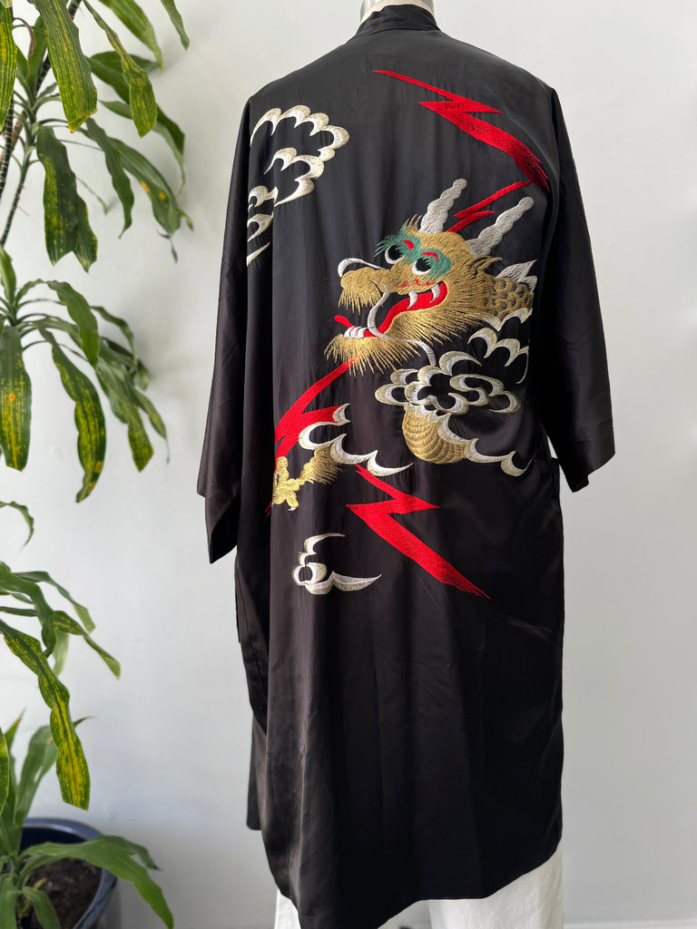 Embroidered dragon embroidered outerwear made in Japan