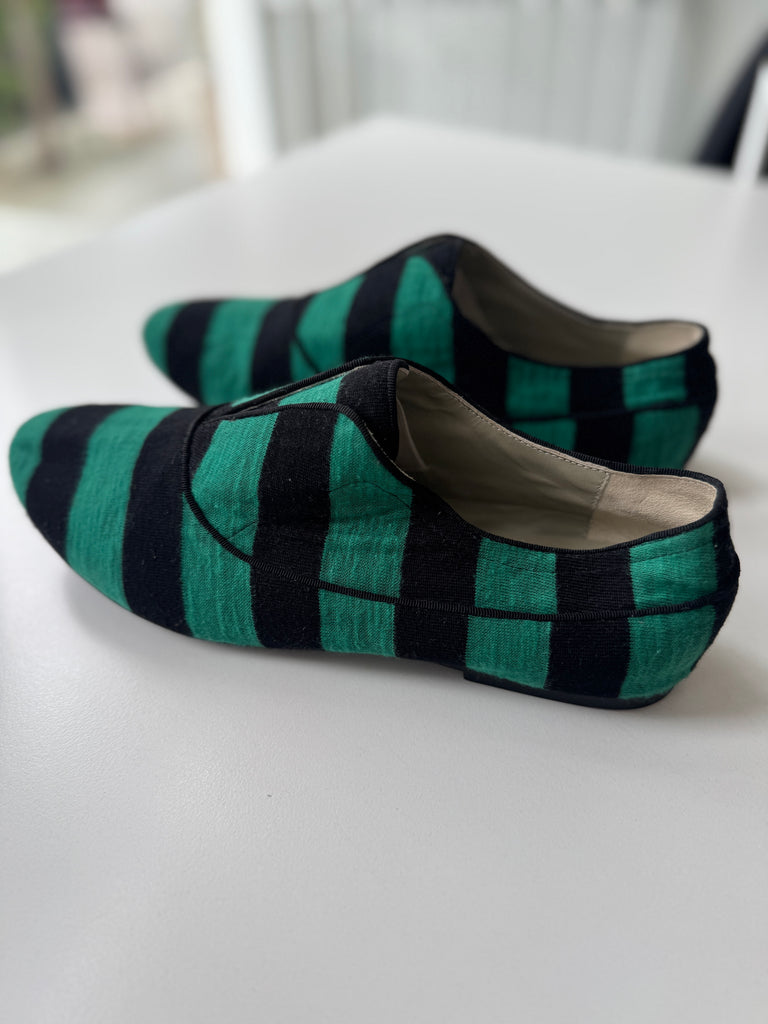 Handmade Kathryn Amberleigh fabric shoes size 9.5 best fits 8.5/9