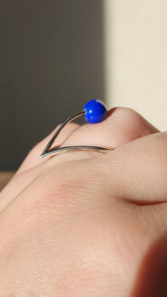 Vintage sterling silver ring with blue ball size 7