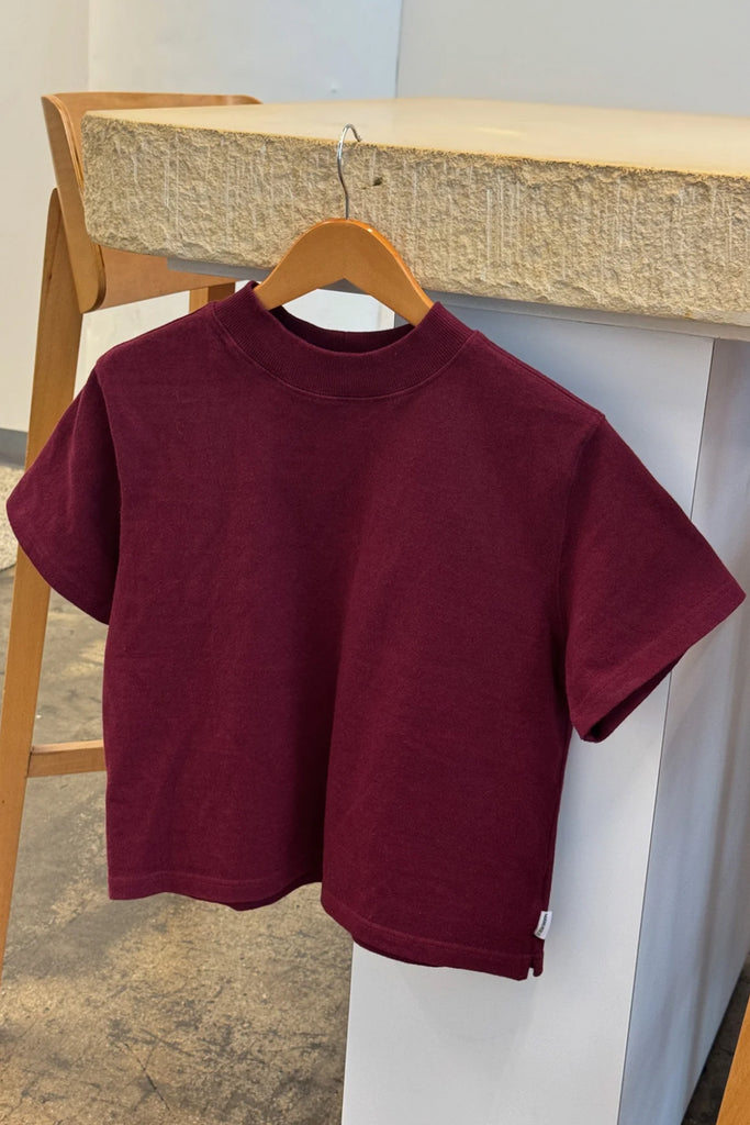 Le Bon Shoppe | Sunset mockneck Tee | Cabernet