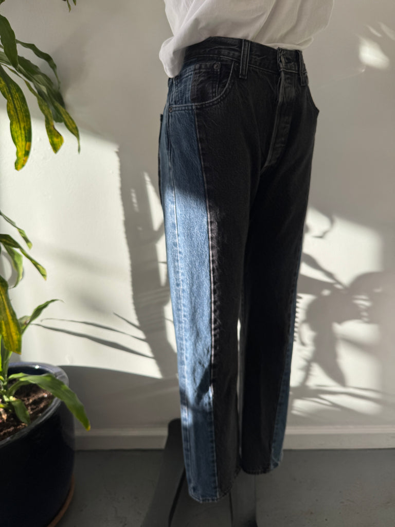Two toned denim Levi 501 32 x 30