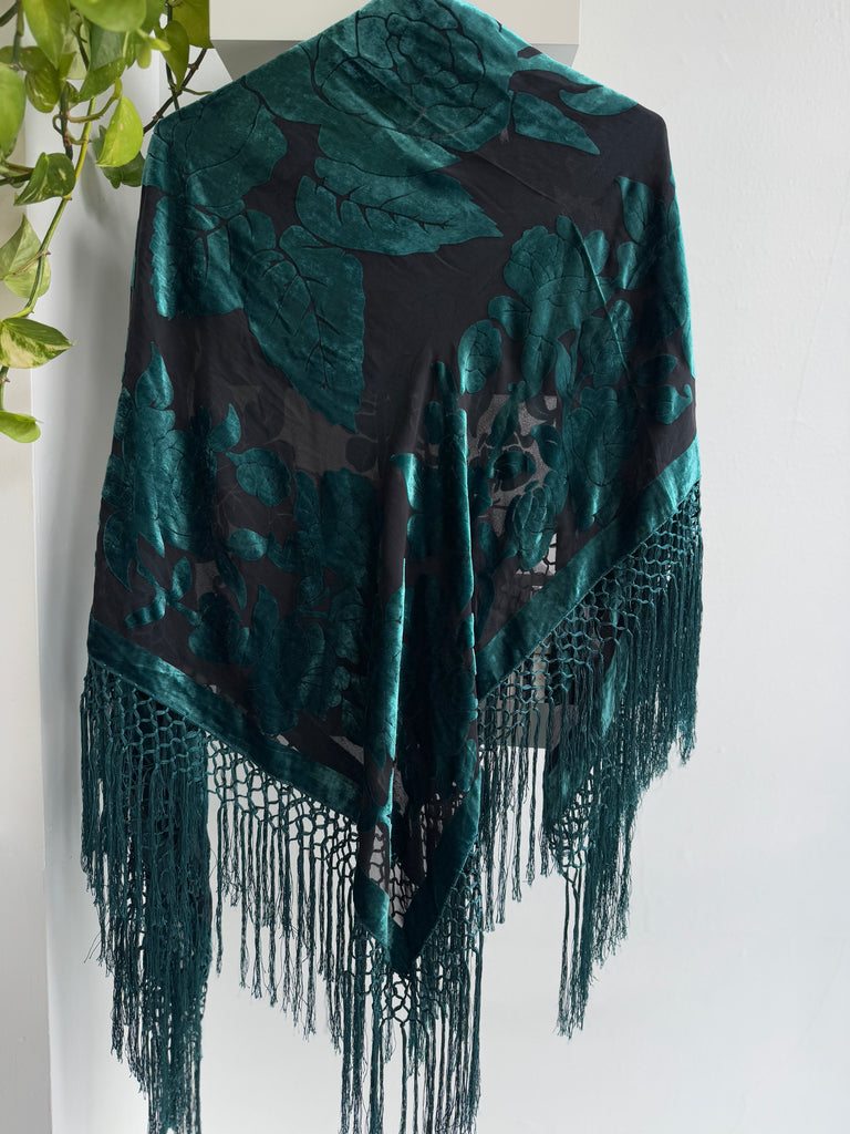 Velvet shawl