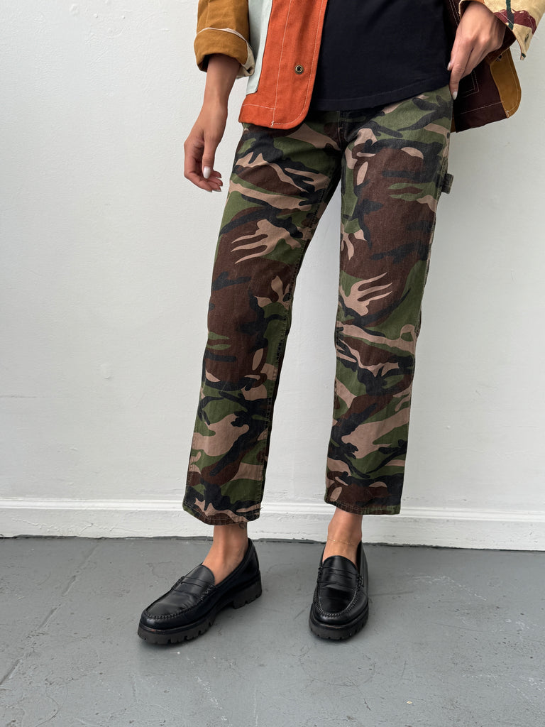 Vintage camo pants waist “26/27”