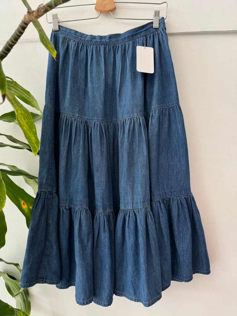 Vintage denim skirt waist “28”