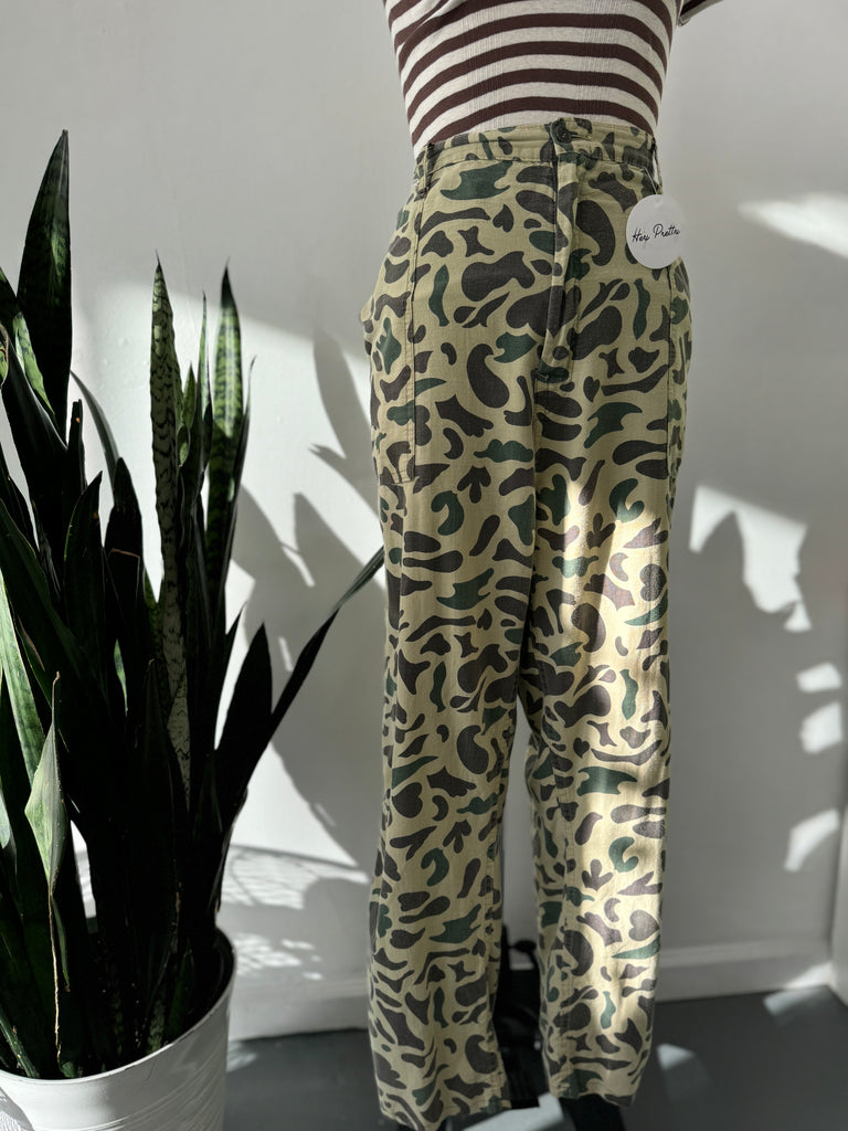 Vintage camo pants waist “38-42”