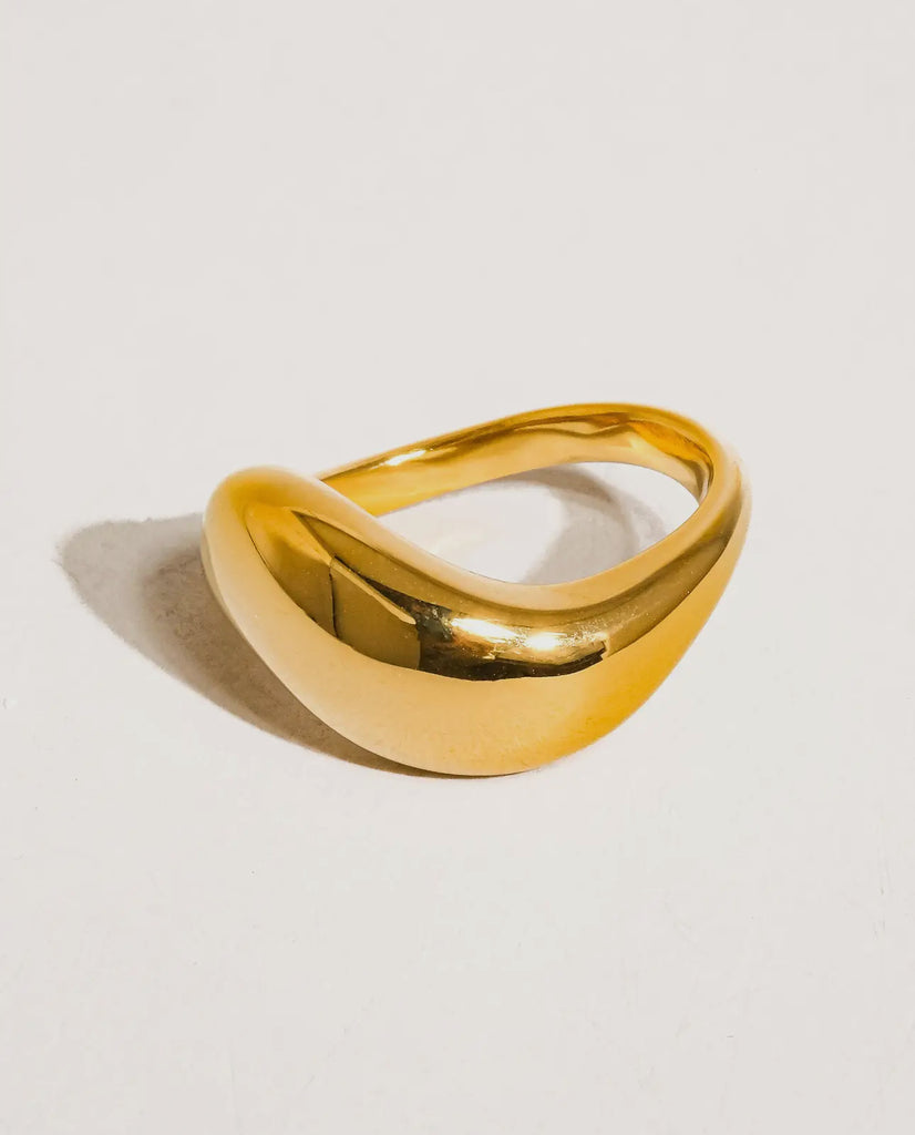 Wave band ring