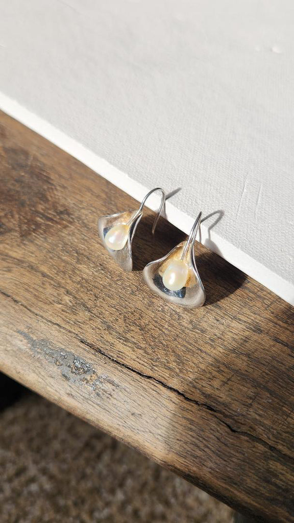 Vintage designer sterling freshwater pearl calla lily earrings