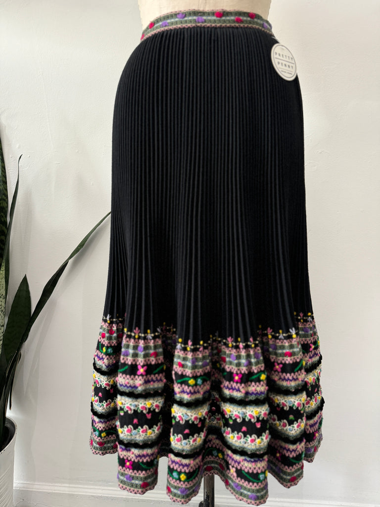 Incredible vintage skirt waist "28-30"