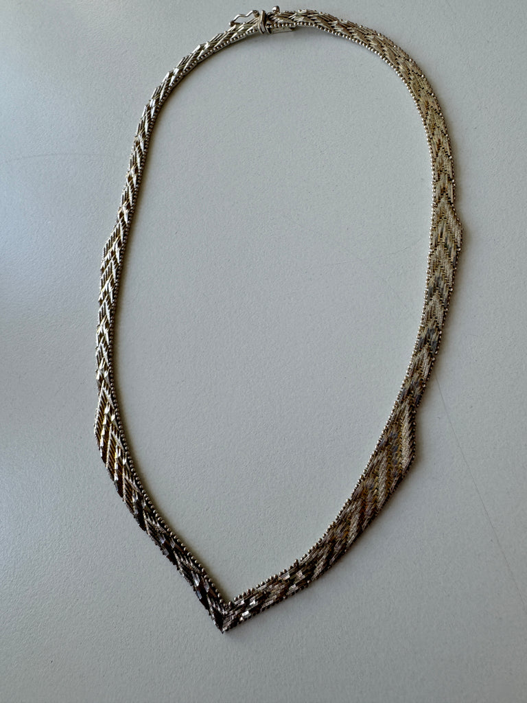 Vermeil vintage two tone v scalloped necklace