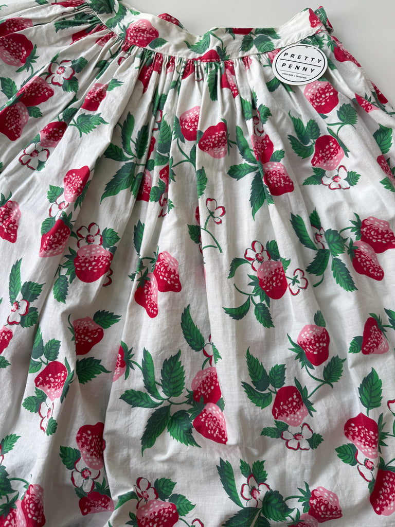 Vintage strawberry novelty skirt waist “26/27”