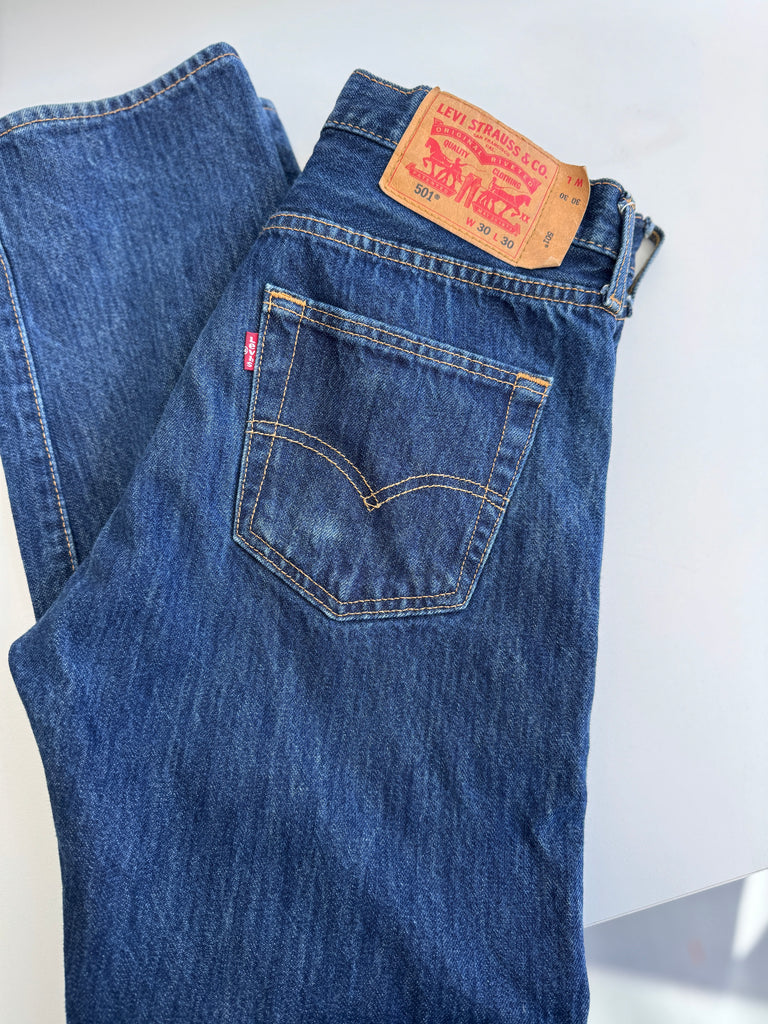 Levi’s 501 buttonfly waist 30”