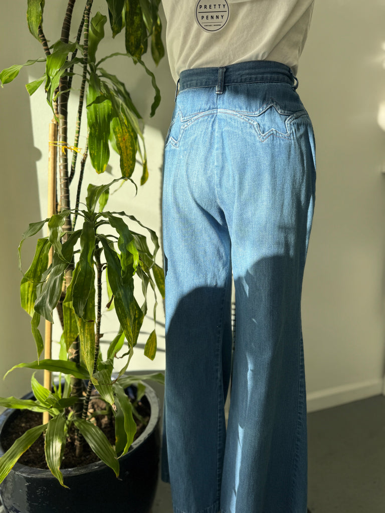 1970’s wide legged jeans with back star pockets waist 30”