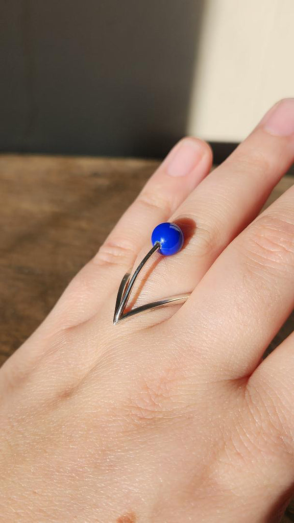 Vintage sterling silver ring with blue ball size 7