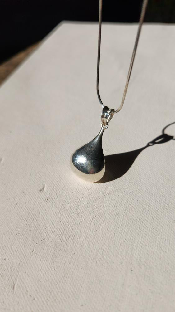 Vintage sterling silver liquid pendant on liquid chain