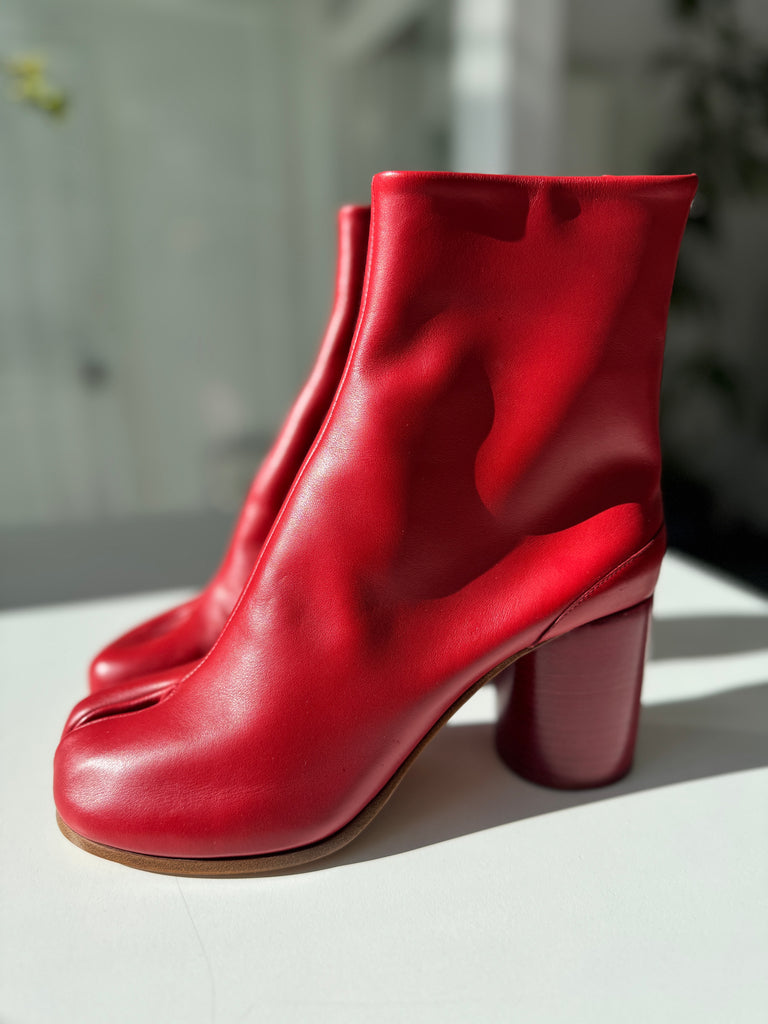 Maison Margiela tabi red leather ankle boots size 39 | 9