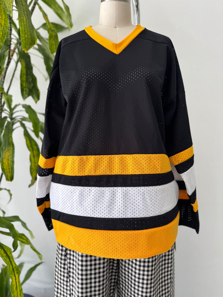 Oversized athletic net shirt