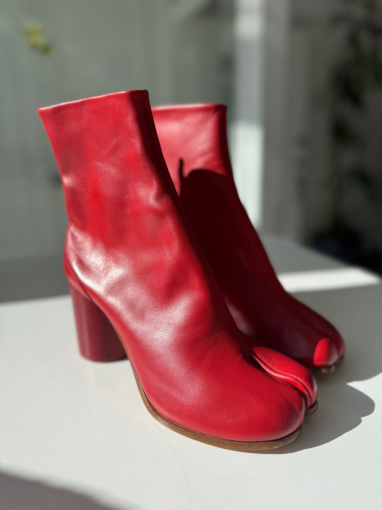 Maison Margiela tabi red leather ankle boots size 39 | 9