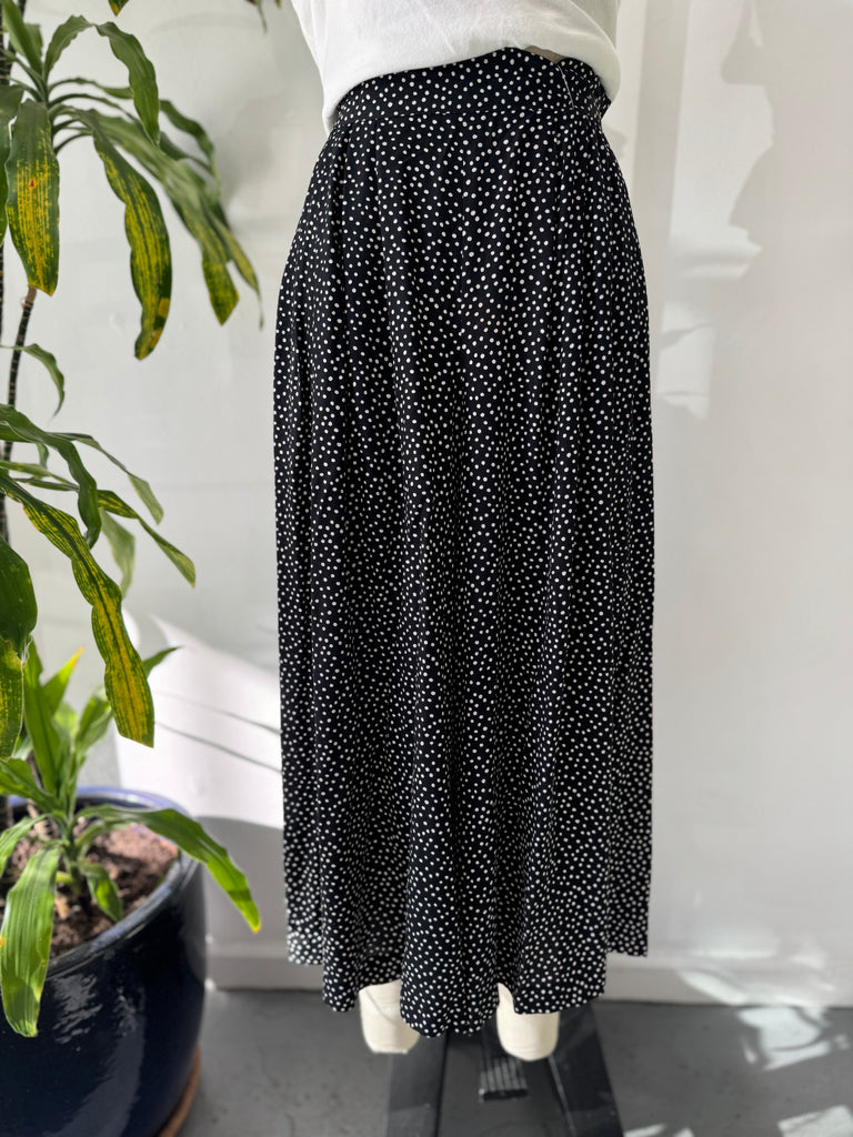 Vintage polka dot cropped pants waist “28-32”