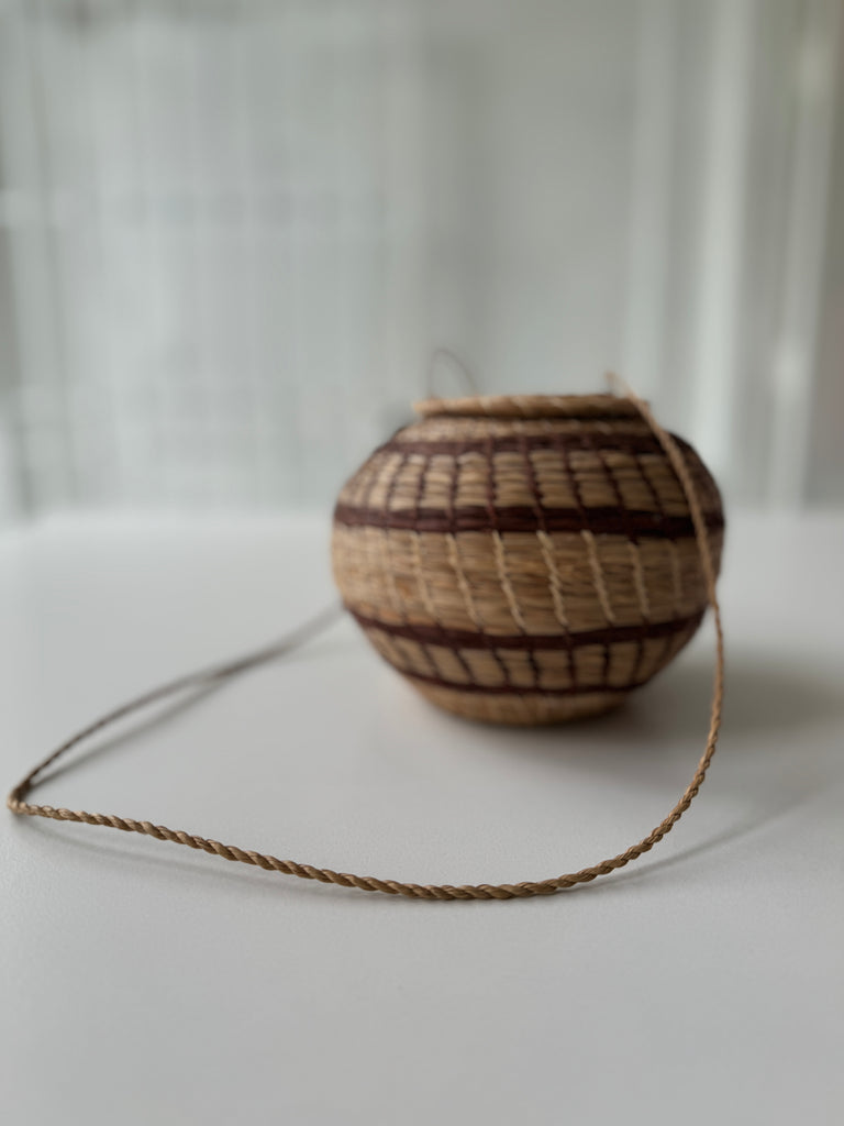 Vintage woven round purse