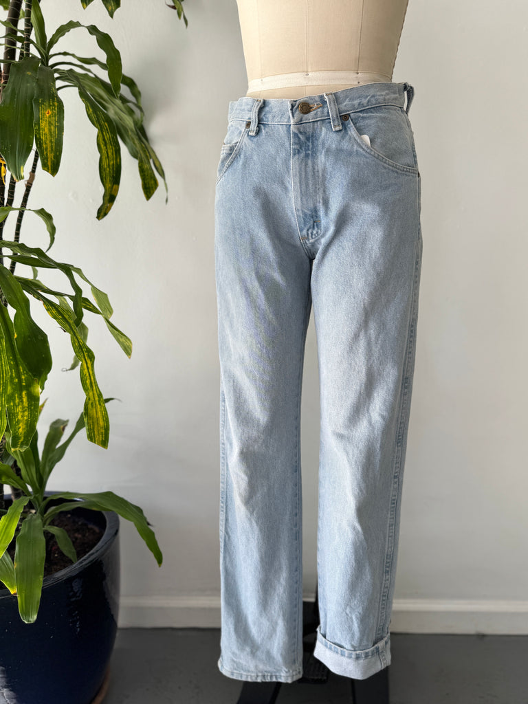 Light wash wrangler jeans waist 28/29