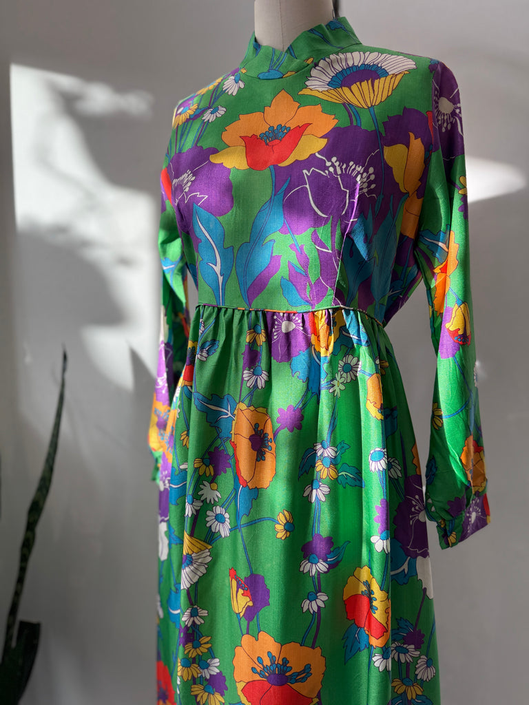 Vintage powerful flower dress