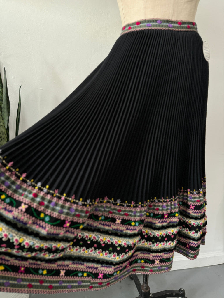 Incredible vintage skirt waist "28-30"