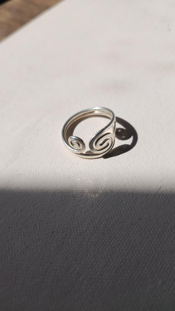 Vintage Sterling silver swirling ring size 11.5