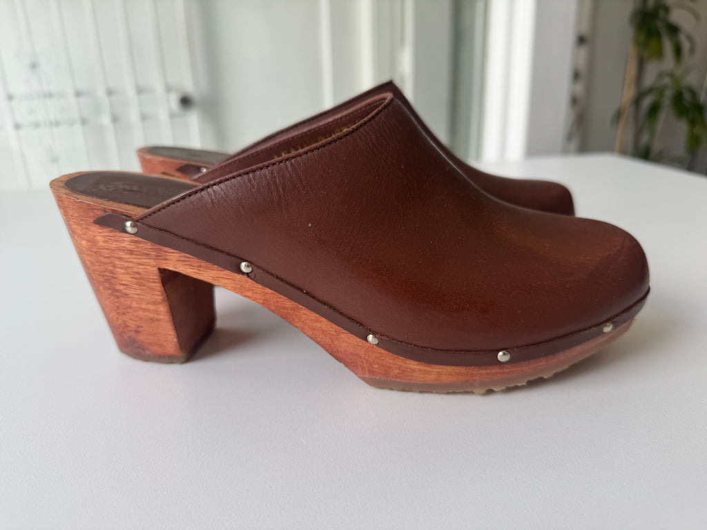 Vintage leather Sam And Libby wooden clogs size 9B