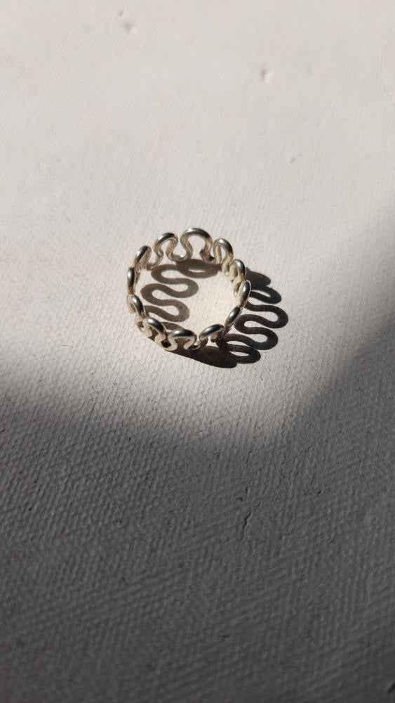 Vintage sterling silver curvy squiggle ring size 4.25