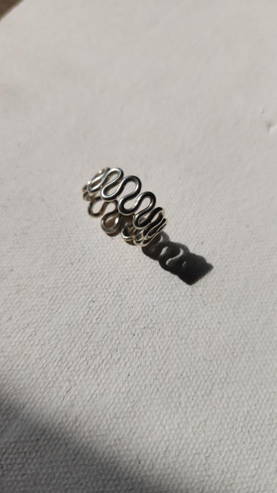 Vintage sterling silver curvy squiggle ring size 4.25