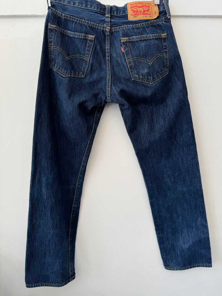 Levi’s 501 buttonfly waist 30”