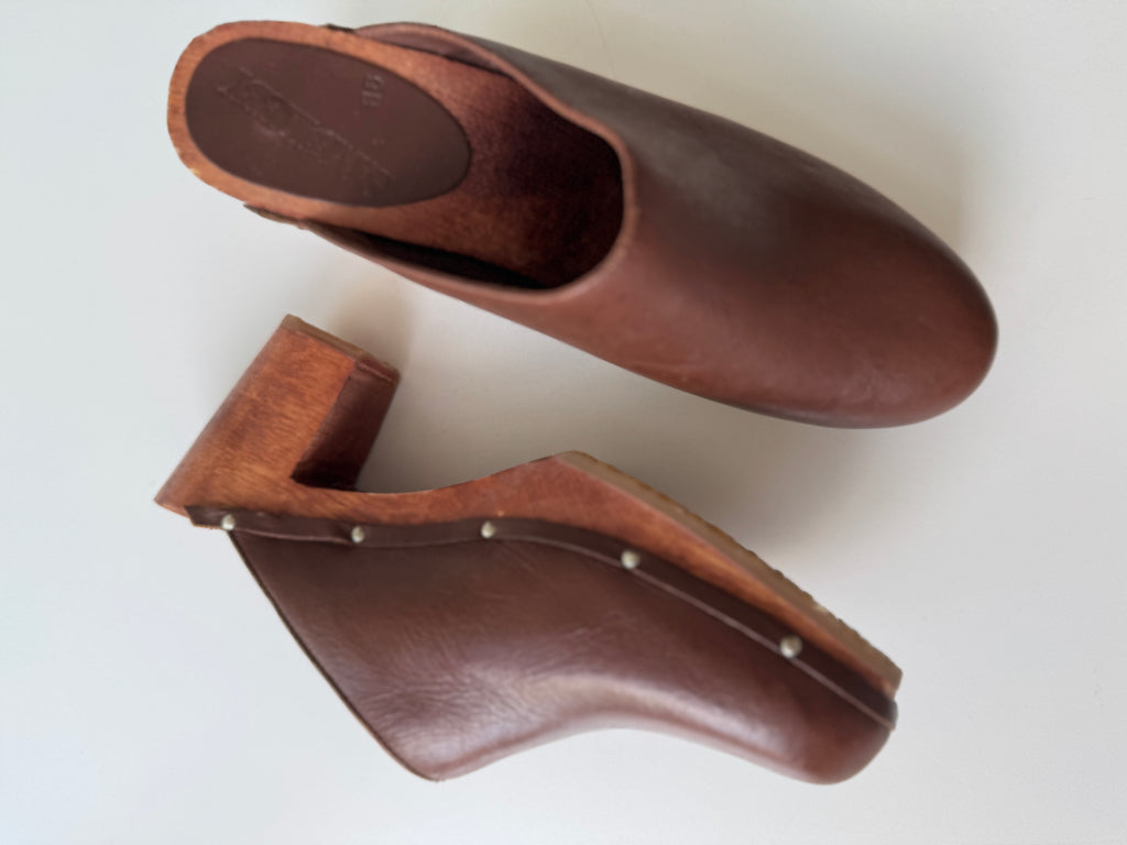 Vintage leather Sam And Libby wooden clogs size 9B
