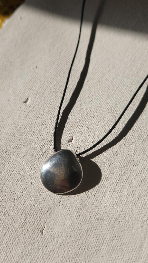 Vintage Sterling shell - like dollop pendant 18.25