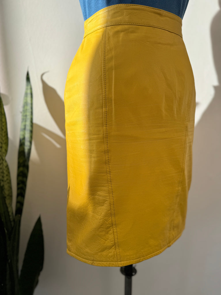 Vintage canary leather skirt waist "26/27"