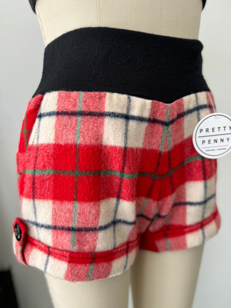 Designer D & G plaid shorts “26-32”