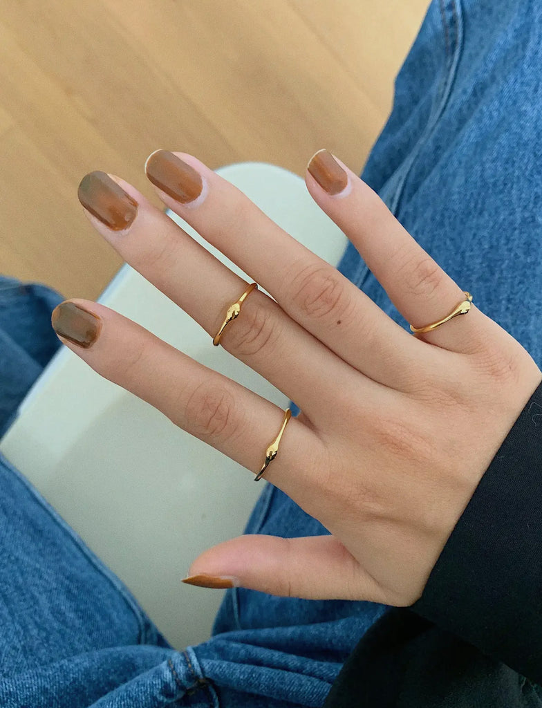 Minimalist band ring