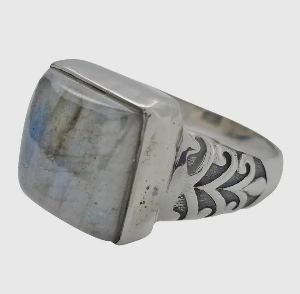 Labradorite and sterling silver size 7
