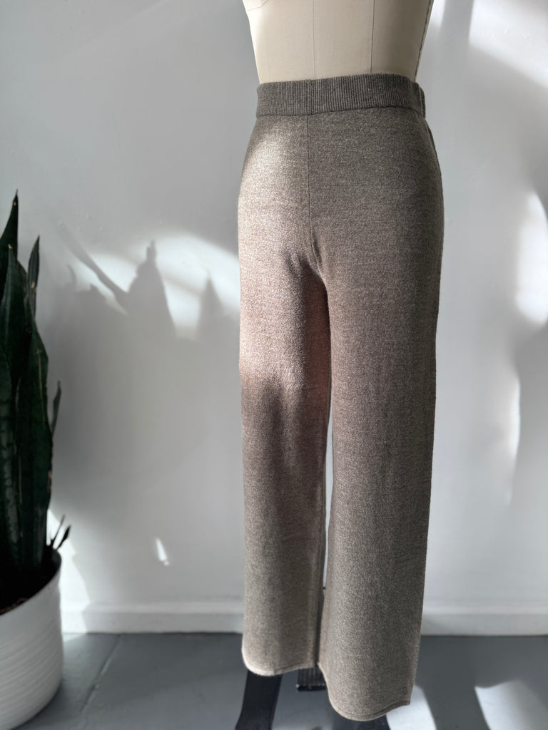 Neutral color knit high waist pants