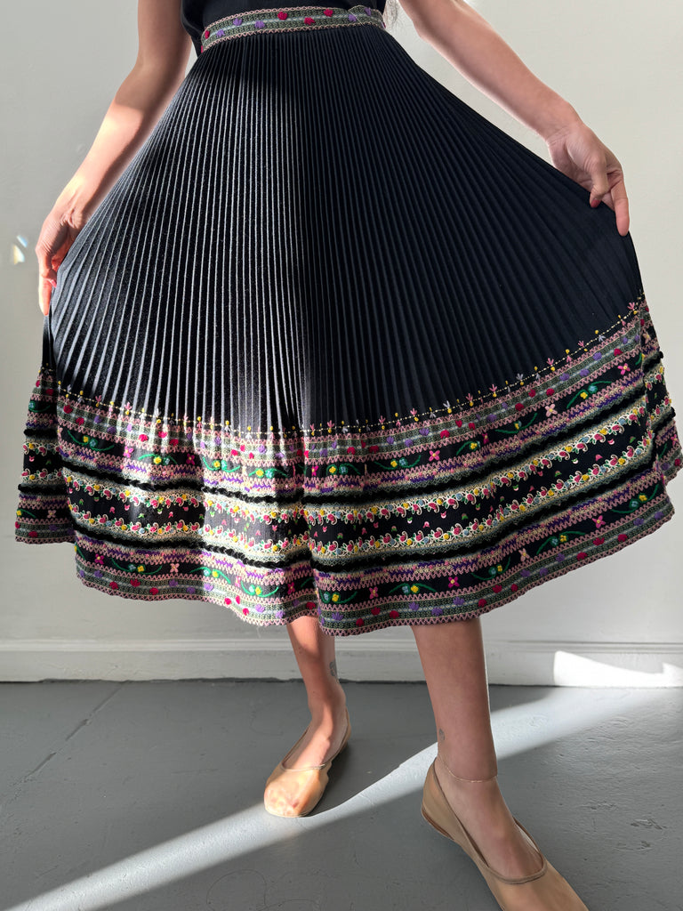 Incredible vintage skirt waist "28-30"