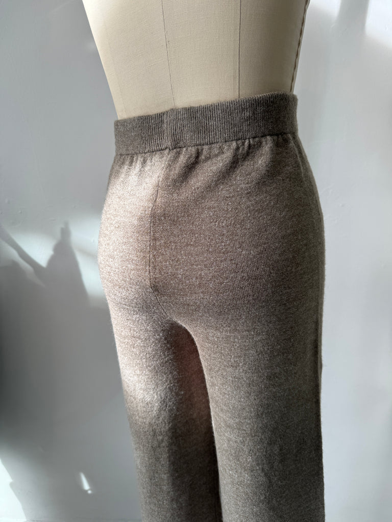 Neutral color knit high waist pants