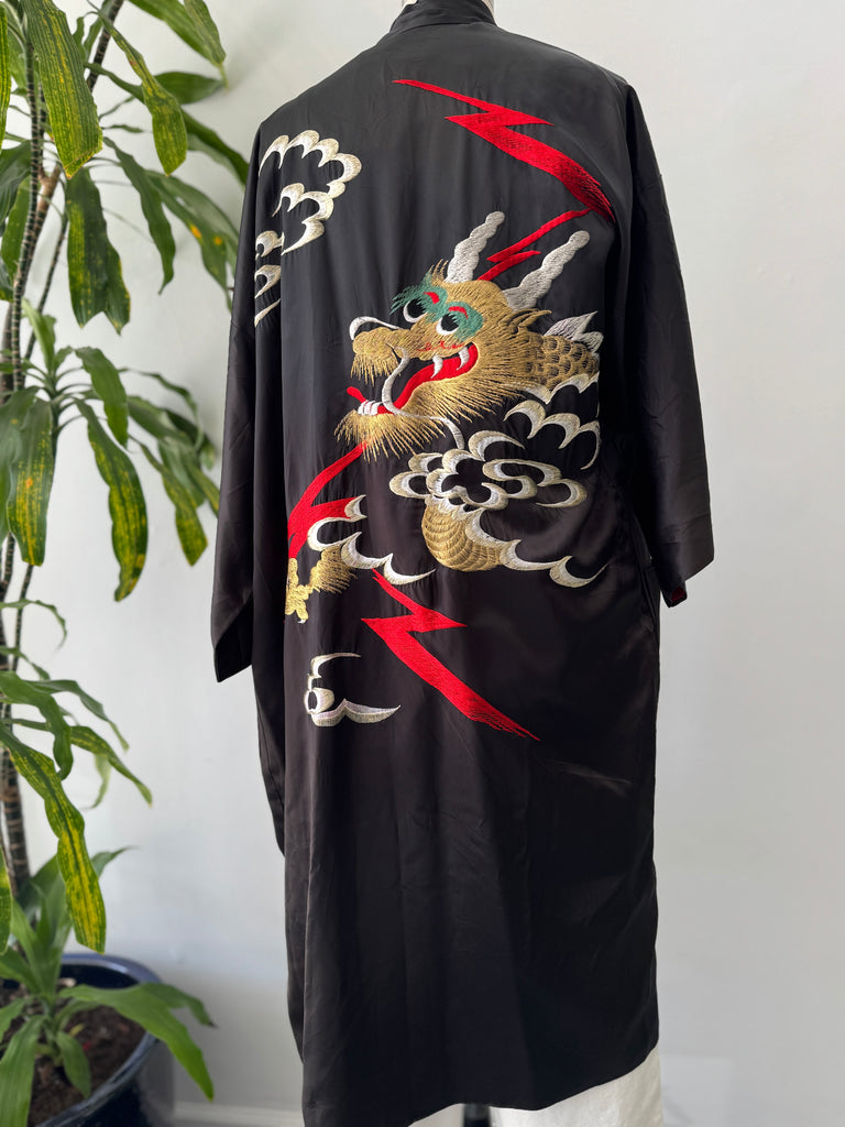 Embroidered dragon embroidered outerwear made in Japan