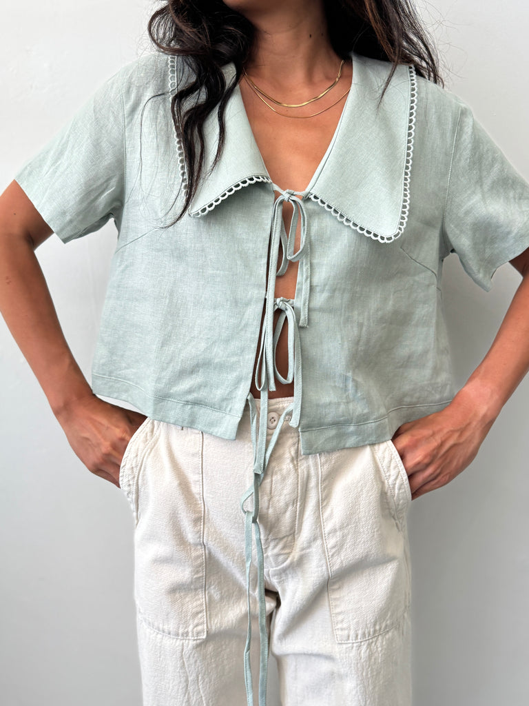 Collared cotton/linen tie front top
