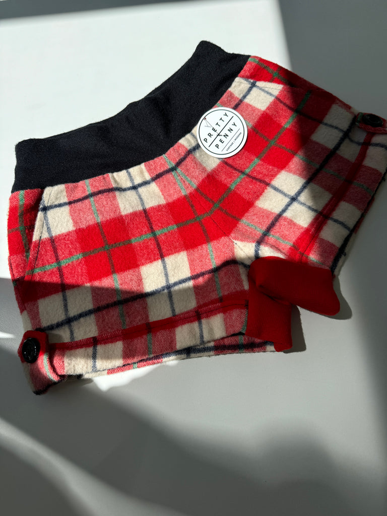 Designer D & G plaid shorts “26-32”