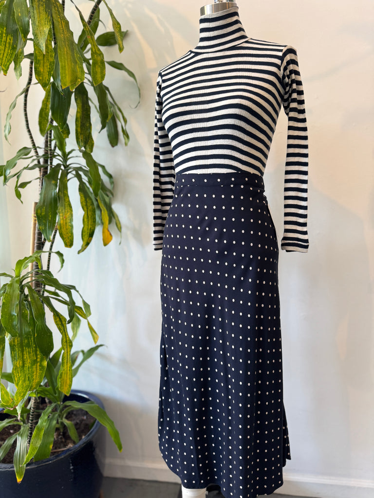 Polka dot skirt waist 30-34