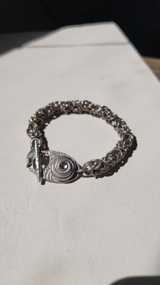 Vintage bracelet with unique features